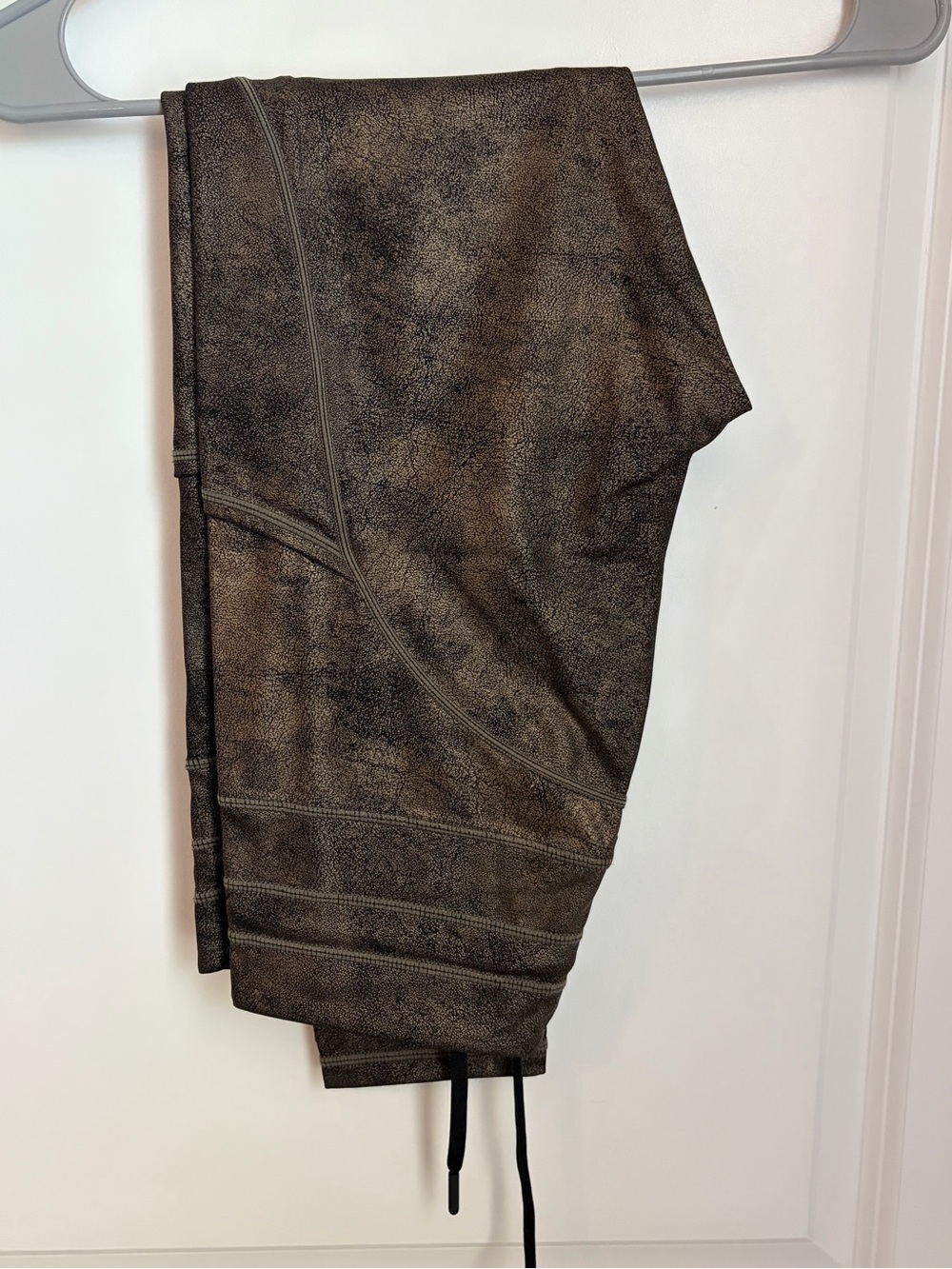 ZYIA Women's Brown Textured Leggings